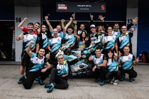 Team Goeleven à la fin du championnat World Superbike 2023 avec le pilote Philipp Oettl